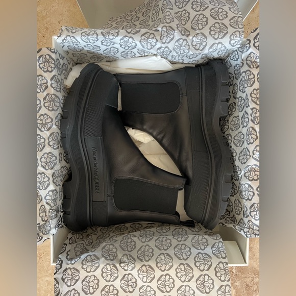 Alexander McQueen Tread Slick Chelsea Boot (Black) - Picture 1 of 6